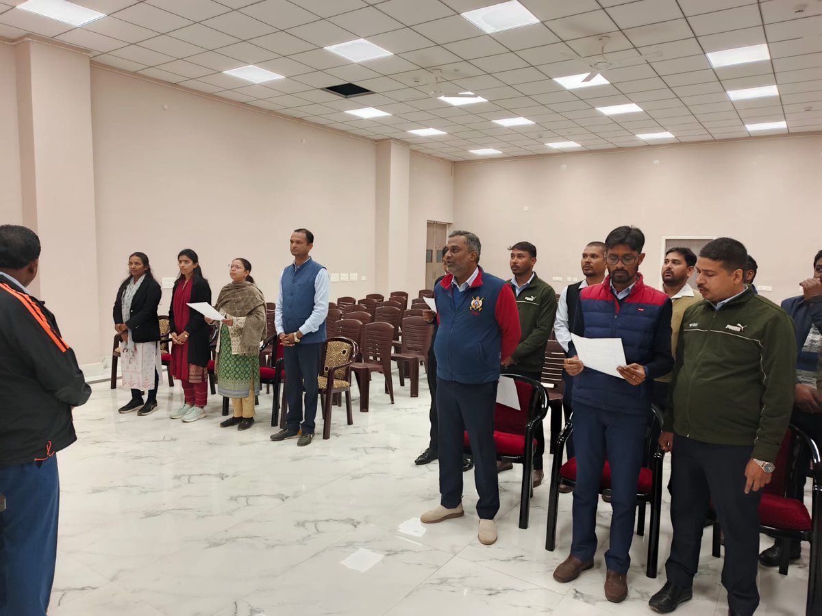 संविधान दिवस की हार्दिक शुभकामनाएं I 
संविधान हमारे लोकतंत्र की आत्मा है, संविधान दिवस के उपलक्ष्य पर सिपेट:सी.एस.टी.एस, राँची के समस्त कर्मचारियों एवं छात्रों द्वारा भारत के संविधान की प्रस्तावना/ Preamble of the Constitution of India को पढ़ा गयाI <a href="/dcpcindia/">Department of Chemicals & Petrochemicals</a>