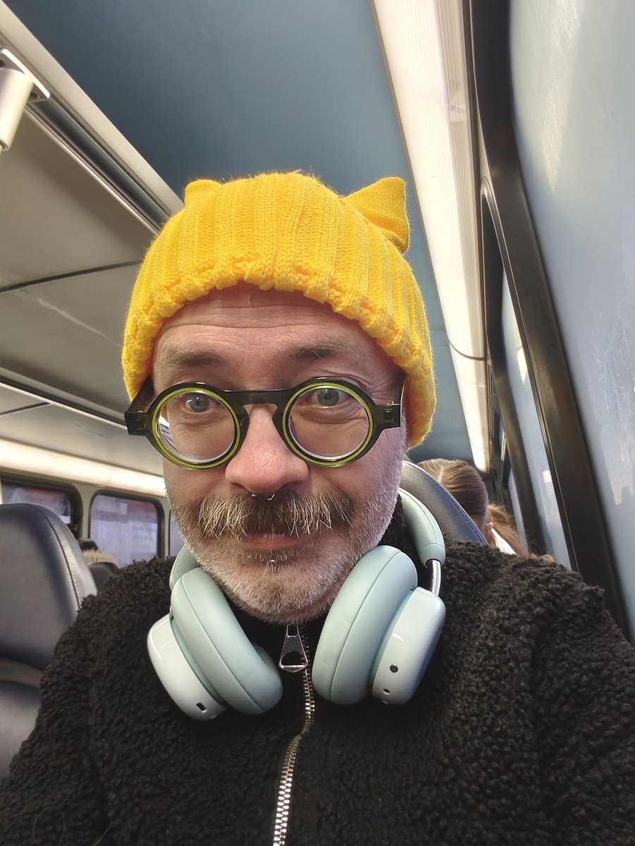 evilnoob's tweet image. Morning everyone 🥰 

My hat today has ears!