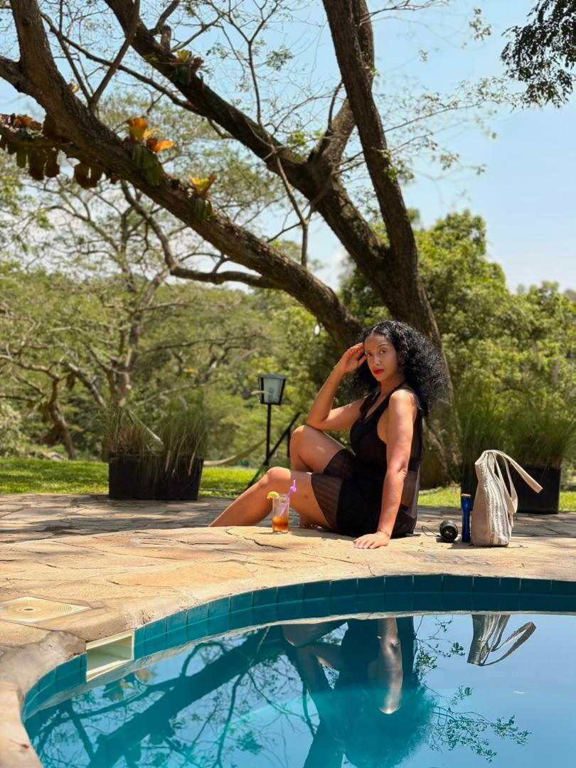 After an activity filled day, you get to unwind at the <a href="/SambiyaLodge/">Sambiya River Lodge</a> pool over seeing nature 🌿🍃 and wild life! Photocredit <a href="/alema_harold/">🅰🅻🅴🅼🅰</a>