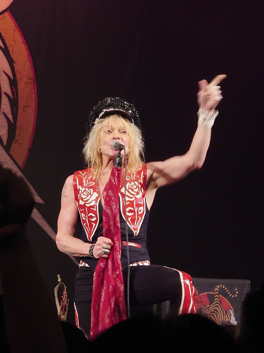 tomo_Hoku_lea's tweet image. スタンディングで観れるライブは
いいよねー！

ライブ写真を
こんなにうまく取れたこと
今までに無い！Miracle！

＃マイケル・モンロー
#MichaelMonroe