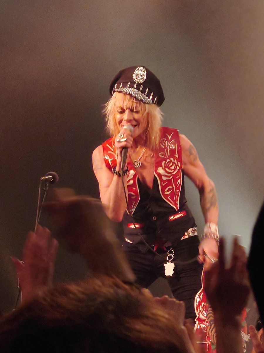 tomo_Hoku_lea's tweet image. スタンディングで観れるライブは
いいよねー！

ライブ写真を
こんなにうまく取れたこと
今までに無い！Miracle！

＃マイケル・モンロー
#MichaelMonroe