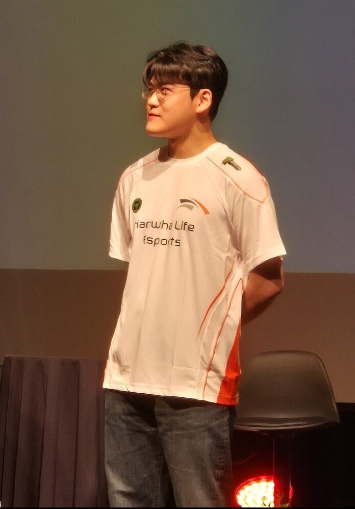 keguvy's tweet image. GUMAAAAAAAAAA😍🧡🧡🧡🧡

“Hello! Nice to meet all the Hanwha fans. I look forward to your support 🥰🥰” #GUMAYUSI