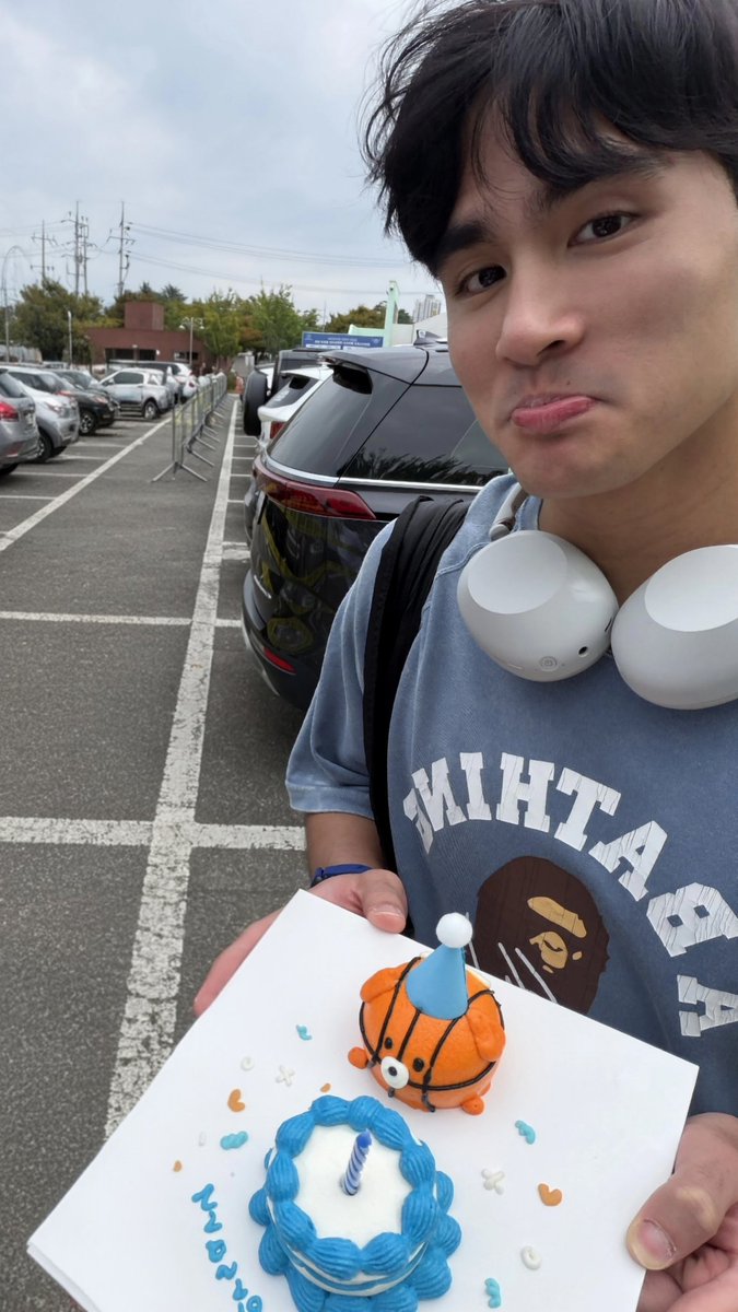 이 날 셀카가 정말정말 귀여워서... 혼자 보기엔 너무 아까워서 마법사의 힘을 빌려 우히를 지움 😁👍