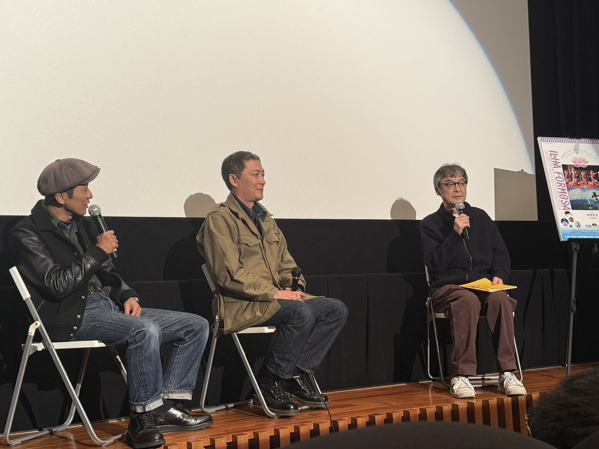 『潜行一千里 ILHA FORMOSA』11/24のゲストは樋口泰人さん！西洋が発見するワールドミュージックでなく、西洋の音楽を換骨奪胎して自らの民族の音楽を作る作品が増えているのでは。その例としてニジェールの音楽をかけつつ話して頂きました。パンフレット代わりの＜boidペーパー＞も絶賛発売中！