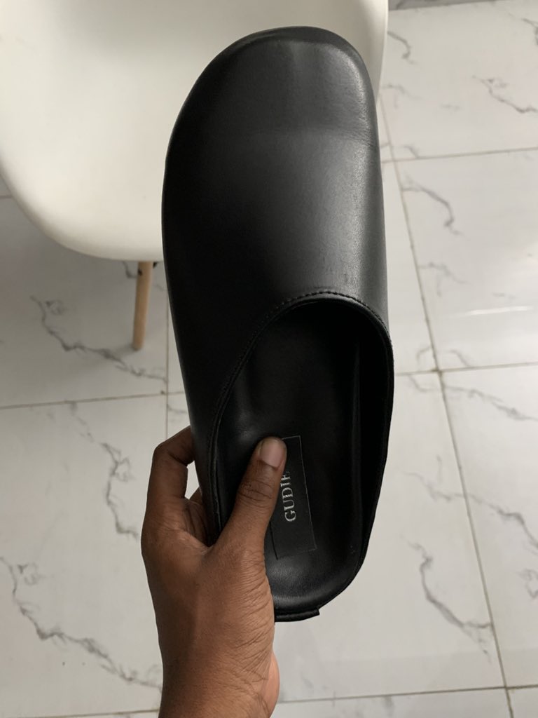 GoodnessAdeosun's tweet image. 6/100

Leather clog for HIM.