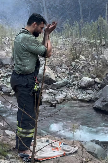 Ms_atiyeh's tweet image. آتیش‌ سوزی جنگل رو همین جوونای مومن خاموش کردن؛
نه اون بچه‌ سوسول‌هایی که از تو خونه با شلوارک فقط استوری نگرانی میذاشتن...!