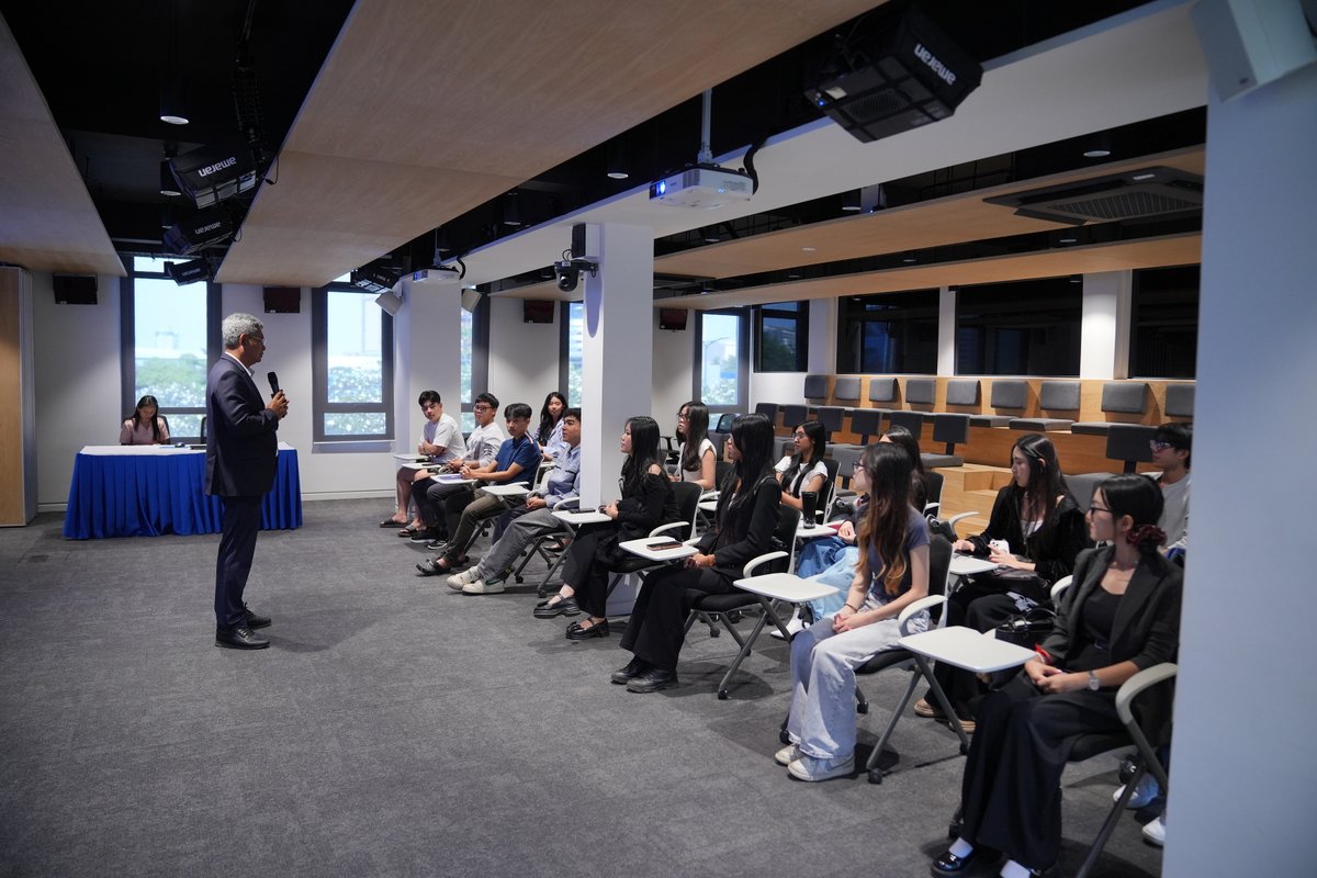 KRTribunal's tweet image. On 26 November 2025, The Extraordinary Chambers in the Courts of Cambodia (ECCC) welcomed a visit today from the first-year students of the American University of Phnom Penh (AUPP) Faculty of Law!
#ECCC #AUPP #LegalTraining #IntroductionToLaw #PhnomPenh