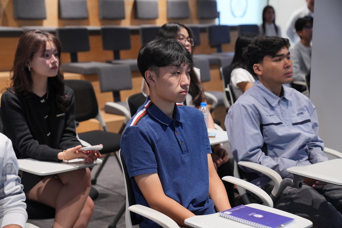 KRTribunal's tweet image. On 26 November 2025, The Extraordinary Chambers in the Courts of Cambodia (ECCC) welcomed a visit today from the first-year students of the American University of Phnom Penh (AUPP) Faculty of Law!
#ECCC #AUPP #LegalTraining #IntroductionToLaw #PhnomPenh