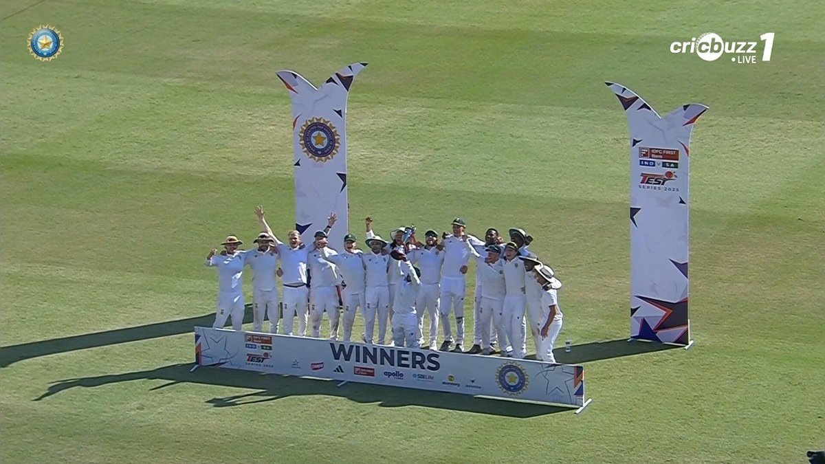 lightningspeedk's tweet image. Well done, SA! Thoroughly deserving. Congratulations, thalaivare. @prasannalara 

#IndvSA #TeamIndia #Proteas #Guwahati #Cricket