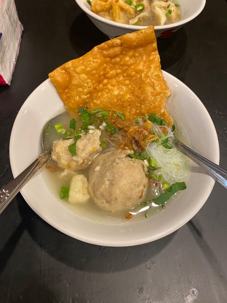 txtdrbekasi's tweet image. Di Galaxy ada bakso prasmanan murah bet start harganya Rp. 1.000an

ini gua beli goceng udah mantep banget wkwkwk

Baksonya bakso malang, dan enak beks, kgk murahan 👍
