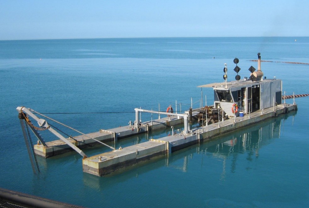 New Hall Contracting #dredger arrives at Bribie Island

dredgingtoday.com/2025/11/26/new…