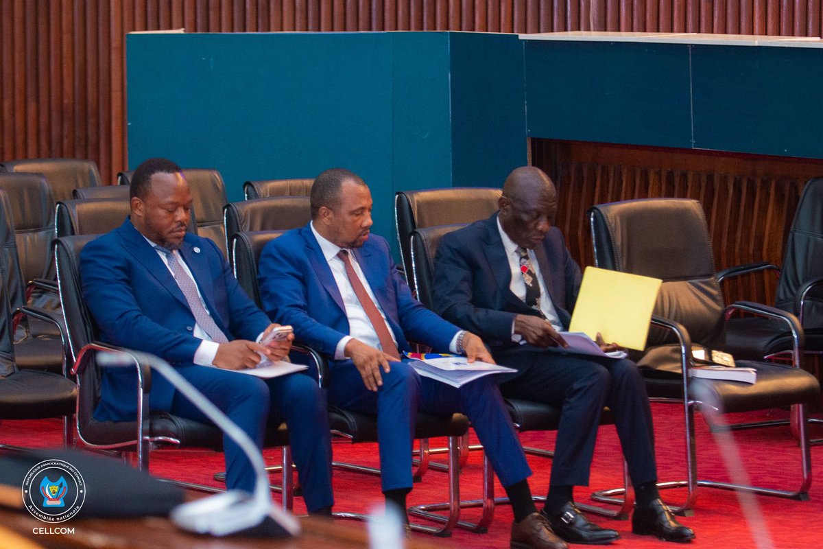 AssembleeNatRDC's tweet image. Les élus nationaux ont examiné et voté la recevabilité de trois propositions de loi modifiant et complétant le nouveau code de la route, création et organisation de la profession de l'huissier de justice, et le code pénal congolais. Les 3 textes ont été envoyés en commissions.