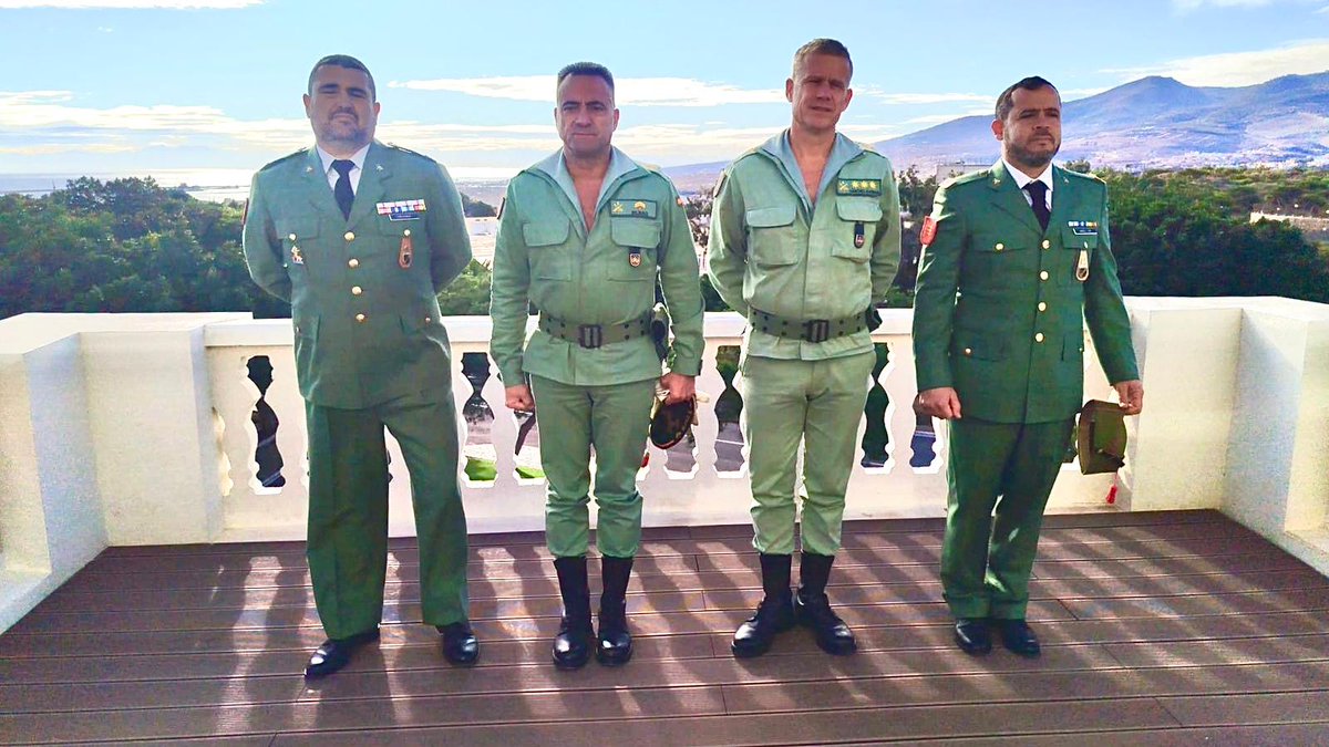 COMGEMEL_ET's tweet photo. El Tercio “Gran Capitán”, 1.º de La Legión #TGC1, despide a dos de sus legionarios que finalizan su periodo de servicio en la Unidad tras una etapa marcada por la entrega, el sacrificio y el esfuerzo diario.
#COMGEMEL @MCANA_ET @EjercitoTierra https://t.co/K16PS1tQ72