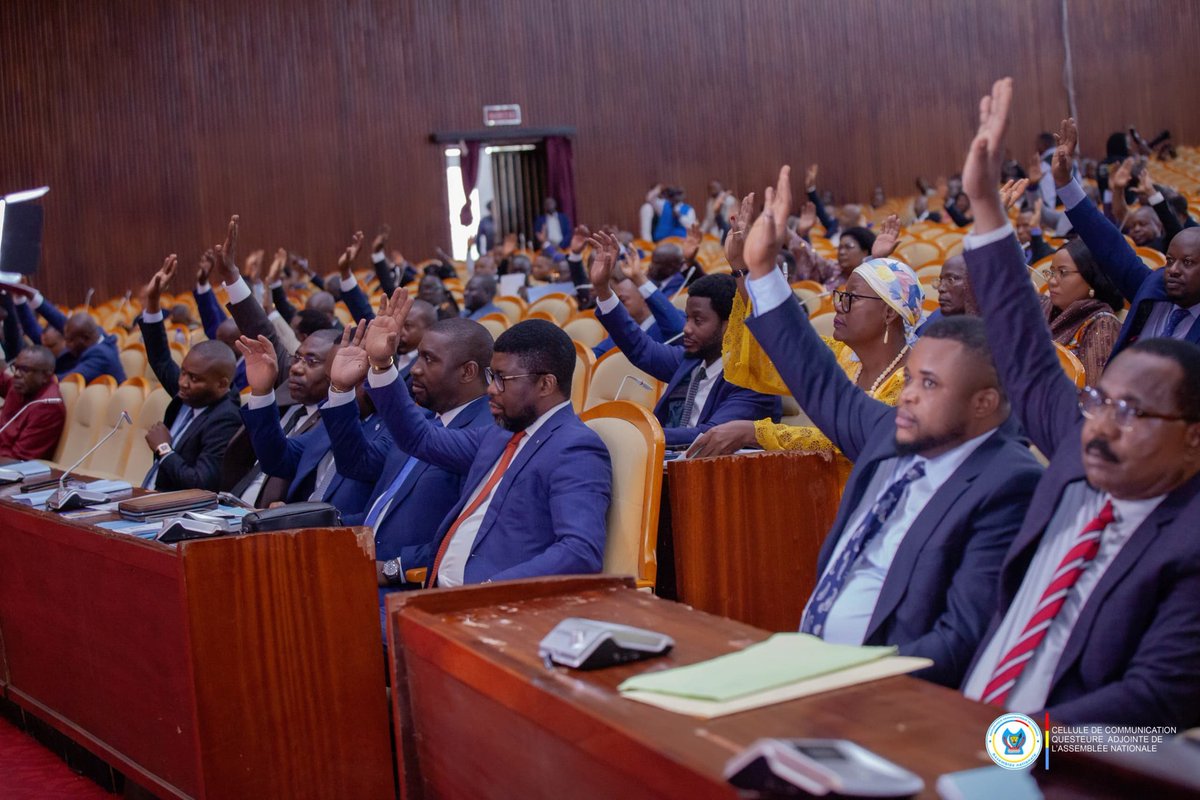 AssembleeNatRDC's tweet image. Les élus nationaux ont examiné et voté la recevabilité de trois propositions de loi modifiant et complétant le nouveau code de la route, création et organisation de la profession de l'huissier de justice, et le code pénal congolais. Les 3 textes ont été envoyés en commissions.