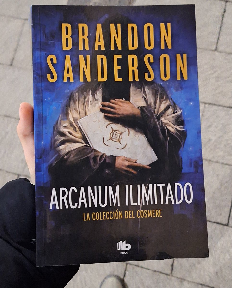Bueno pues después de acabar "El Héroe de las Heras" fué inevitable tener que ir a por "Arcanum Ilimitado" para leer la Historia Secreta y El Undécimo Metal 😌