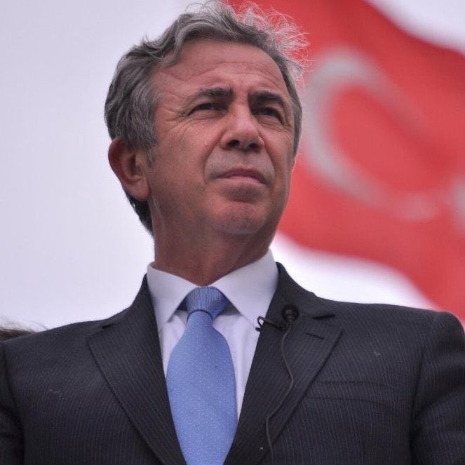 Mansur Yavaş: “Öğrencilere çorba dağıtmışız. Bunun soruşturulacak hiçbir şeyi yok. Neyini soruşturuyorlar ben de anlamadım. 

İnsan olan herkes, benim gibi davranır. Gençlerin eylem yaparken değil, toplanıp şarkı türkü söylediği bir sırada onlara çorba göndermenin neresi suç?”