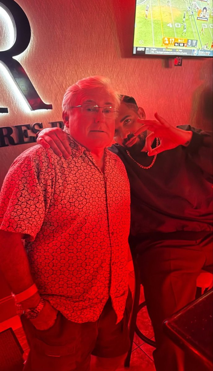 DrakeChart's tweet image. Drake via IG Story 🧊🧊