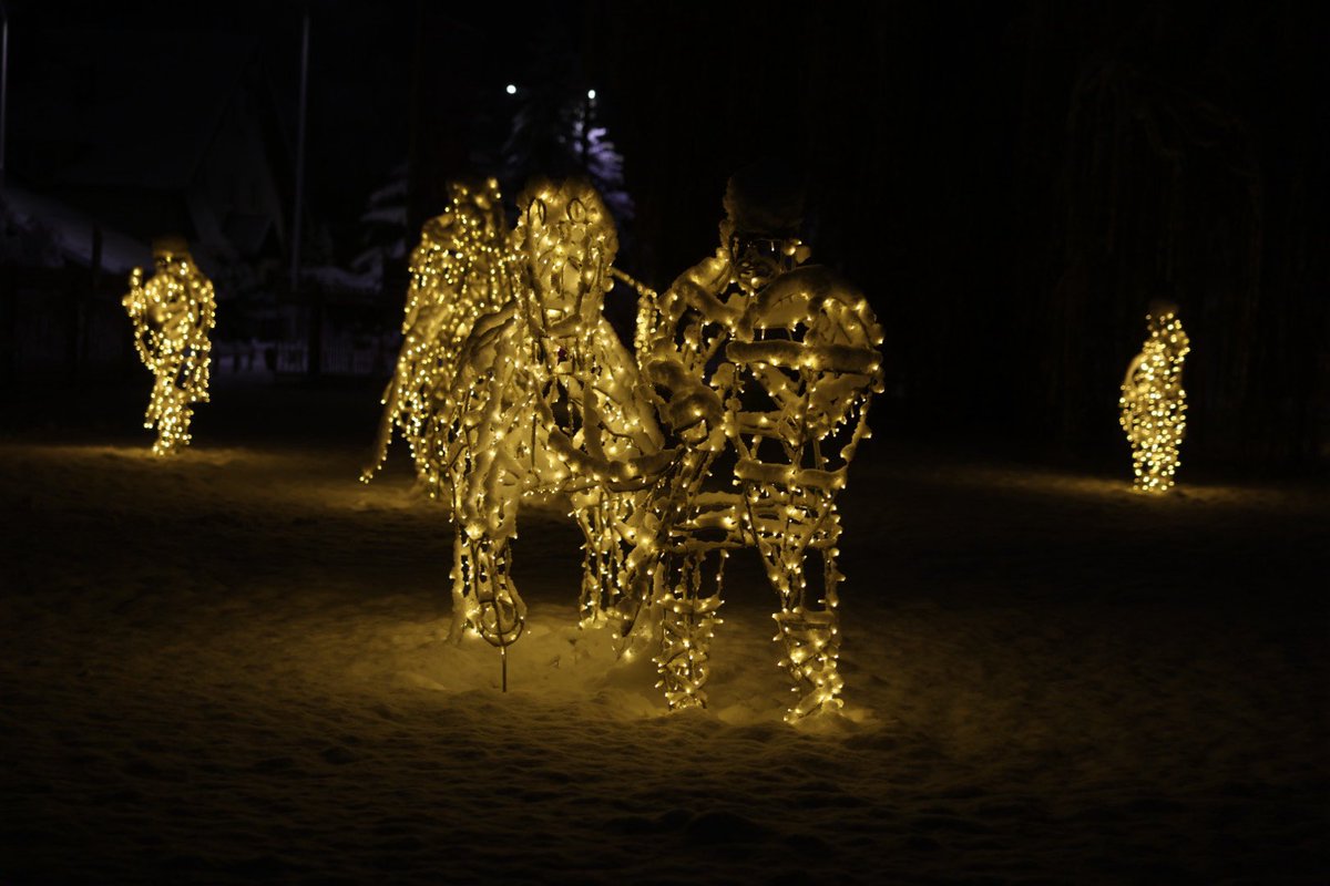 Ale i rano smoki na śniegu zobaczyć. 
Ciekawa sprawa.
Cc: <a href="/K_Dabkiewicz/">Konrad Dąbkiewicz</a> <a href="/MeteoprognozaPL/">meteoprognoza.pl🇵🇱</a> <a href="/SOB_pl/">Sieć Obserwatorów Burz | Obserwatorzy.info</a> <a href="/meteo_expert/">Jarosław Turała</a> 
A i pytanie serio poważne. Będzie padać? Bo to jednak chyba <a href="/ParkLesny/">ParkLesnyLinowyLubin</a> by trzeba zamknąć. Za dużo śniegu. Sporo szkód.