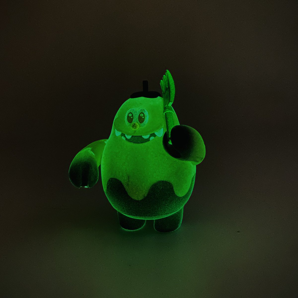 もうお気づきの方も多いと思いますので改めて、MORA MORAカプセルトイ