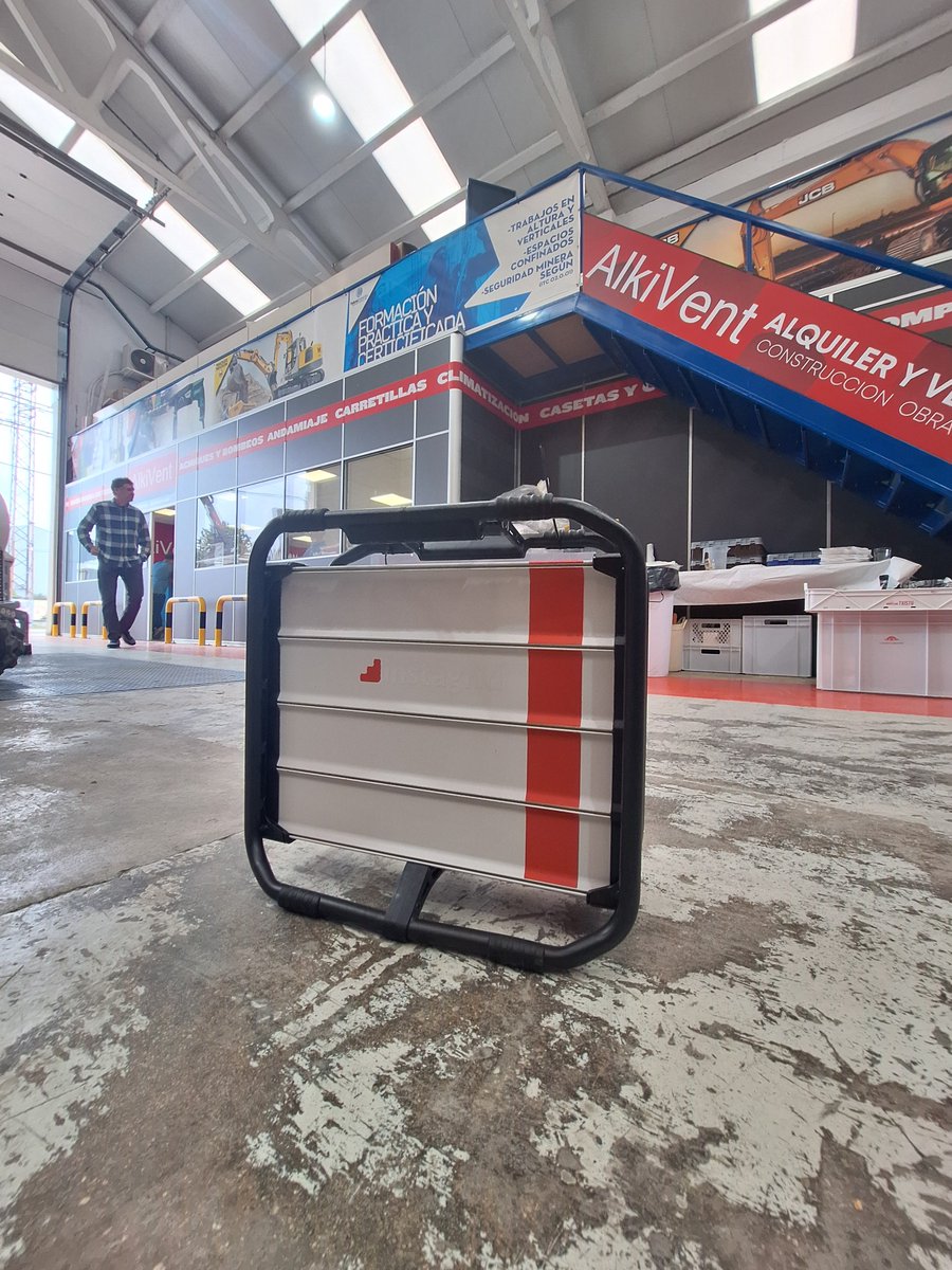AlkiventVitoria's tweet image. Batería portátil Instagrid ONE: electricidad potente, sostenible y fiable. 

¿Quién quiere ser el primero en probarla? 

#alquilerdemaquinaria #cateria #bateriaoortatil #energialimpia #innovacion