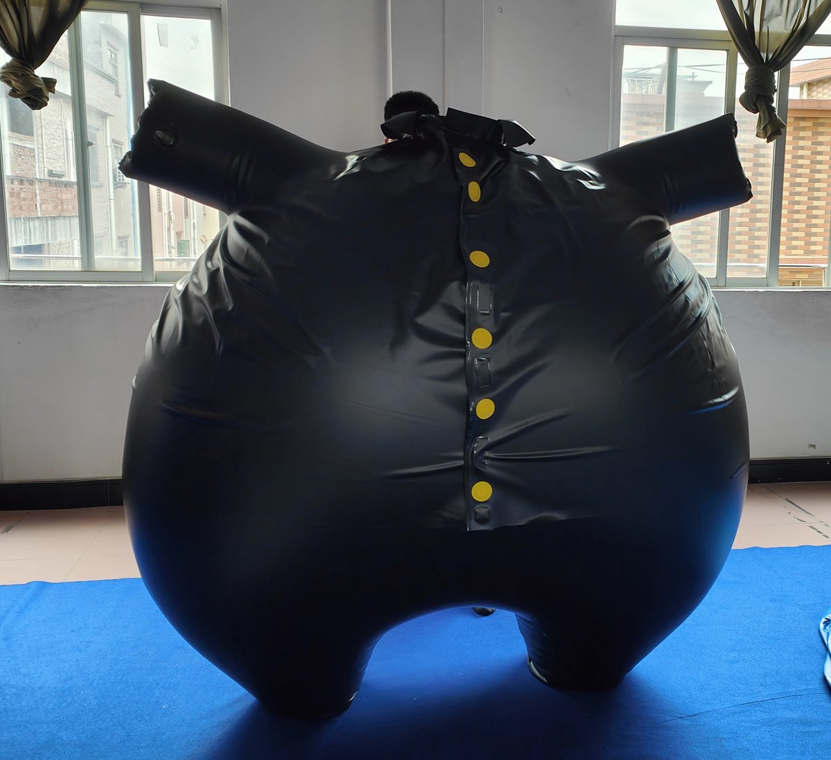BeiLeInflatabl2's tweet image. Cool inflatable ball suit
#inflatables
#customized