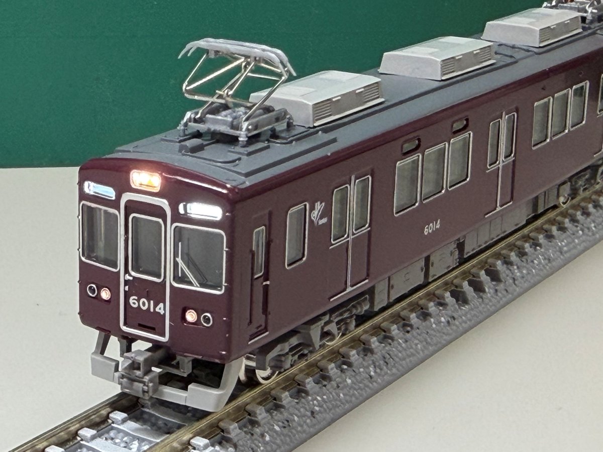 Model_Greenmax's tweet image. #グリーンマックス #阪急6000系（#神戸線 ・旧塗装）
サンプルが到着しました！
通過標識灯はスイッチで点灯/消灯が選択可能。
中間車の阪急ロゴは真ん中のドア横に掲出。

須磨浦公園まで乗り入れていたマルーン1色の懐かしい姿を是非お手元に。

↓商品の詳細はこちら↓
 greenmax.co.jp/gm-product/320…
