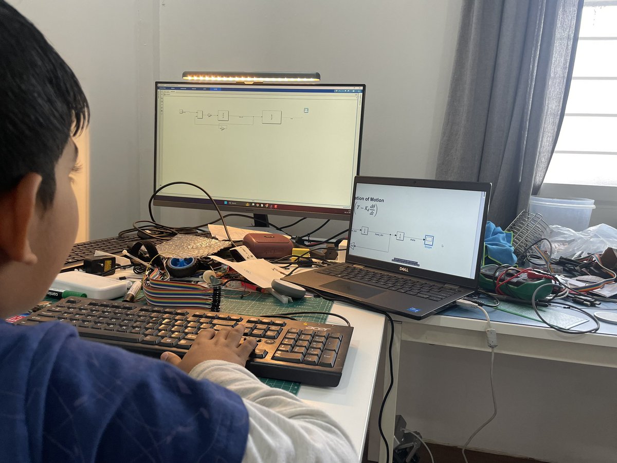 CaptVenk's tweet image. Thanks to @phpandya28 we are now on MATLABS simulink learning PID tuning.