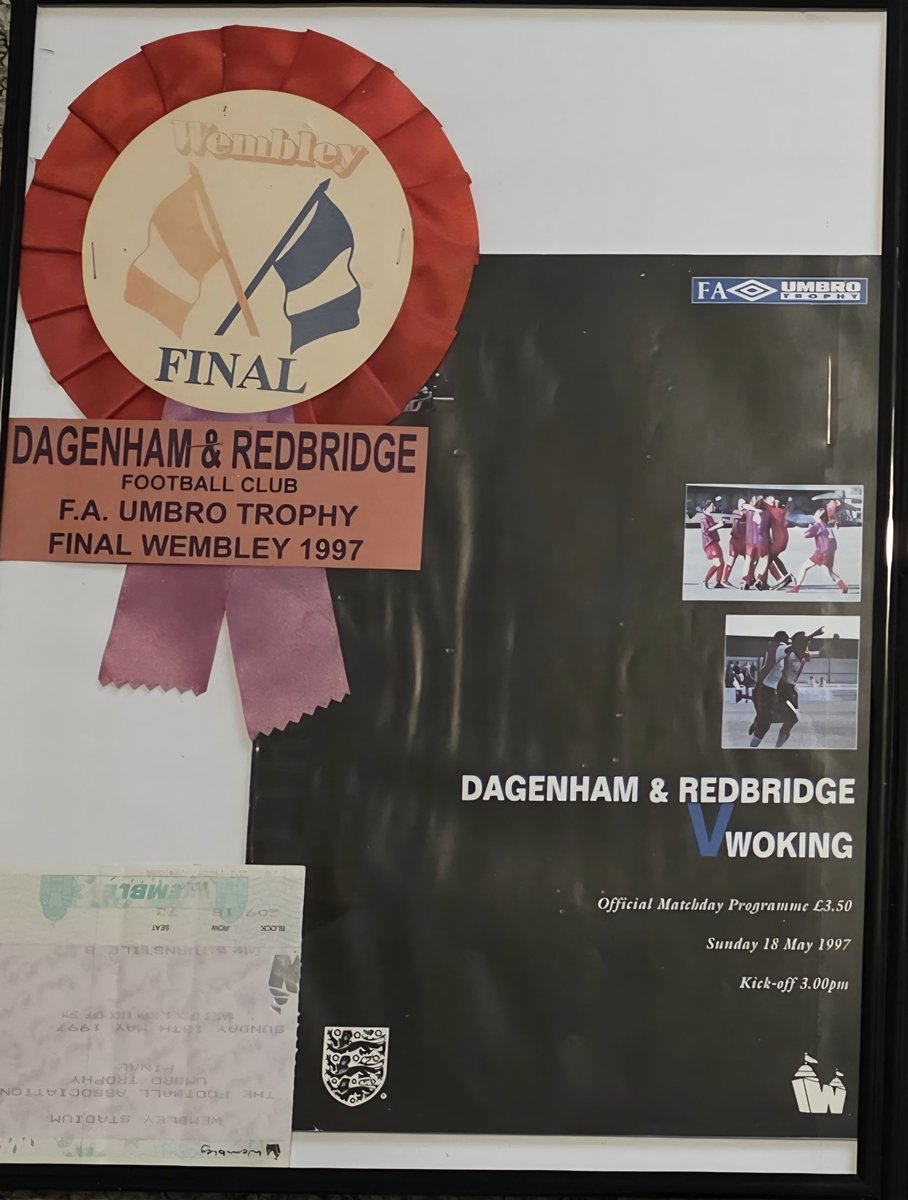 FullMembers's tweet image. You don't see these much on the terraces now but you can see this one at the memorabilia night @Dag_RedFC on 27/11/25 from 7-9 pm 
Free to enter, the bar is open, ex players in attendance, come and have a drink, a look and a chat.