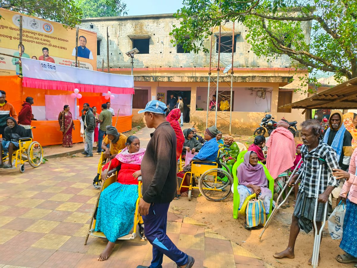 BDO_Morada's tweet image. The Bhim Bhoi Bhinnakyama Samarthya Abhiyan (BBSA) Sibir organized by the Morada Panchayat Samiti was a camp dedicated to empowering persons with disabilities (PwDs) by providing rehabilitation support on Dt-25.11.2025
