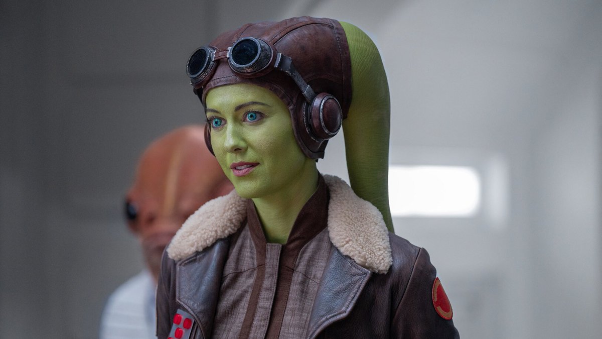 irose_R2's tweet image. The green makeup looking as good at is it does on Cynthia frustrates me as a Star Wars fan