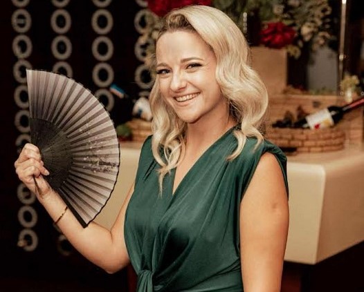 Amila Zukić ponovo u borbi za pravo na život 

Iako je Vlada FBiH prošle godine donijela hitnu odluku o nabavci terapije za Amilu, čime je privremeno riješen samo jedan djelić problema, suština ostaje ista: Amila boluje od rijetke, teške i neizlječive...

sn.rs/ez807