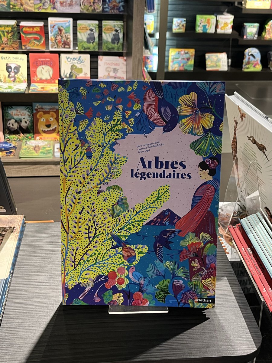 Grand plaisir de découvrir « Arbres légendaires » à l’honneur à la librairie du <a href="/zoodeparis/">Parc zoologique de Paris</a> 
<a href="/Le_Museum/">Muséum national d'Histoire naturelle</a> 
Merci beaucoup  <a href="/pybureau/">Pierre-Yves BUREAU</a> 🙏
<a href="/NathanEditions/">Editions Nathan</a>