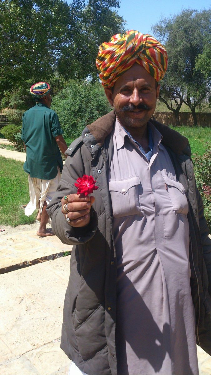 Adv_RPSingh04's tweet image. 😎 आपरै वास्तै ओ गुलाब रो फूल....