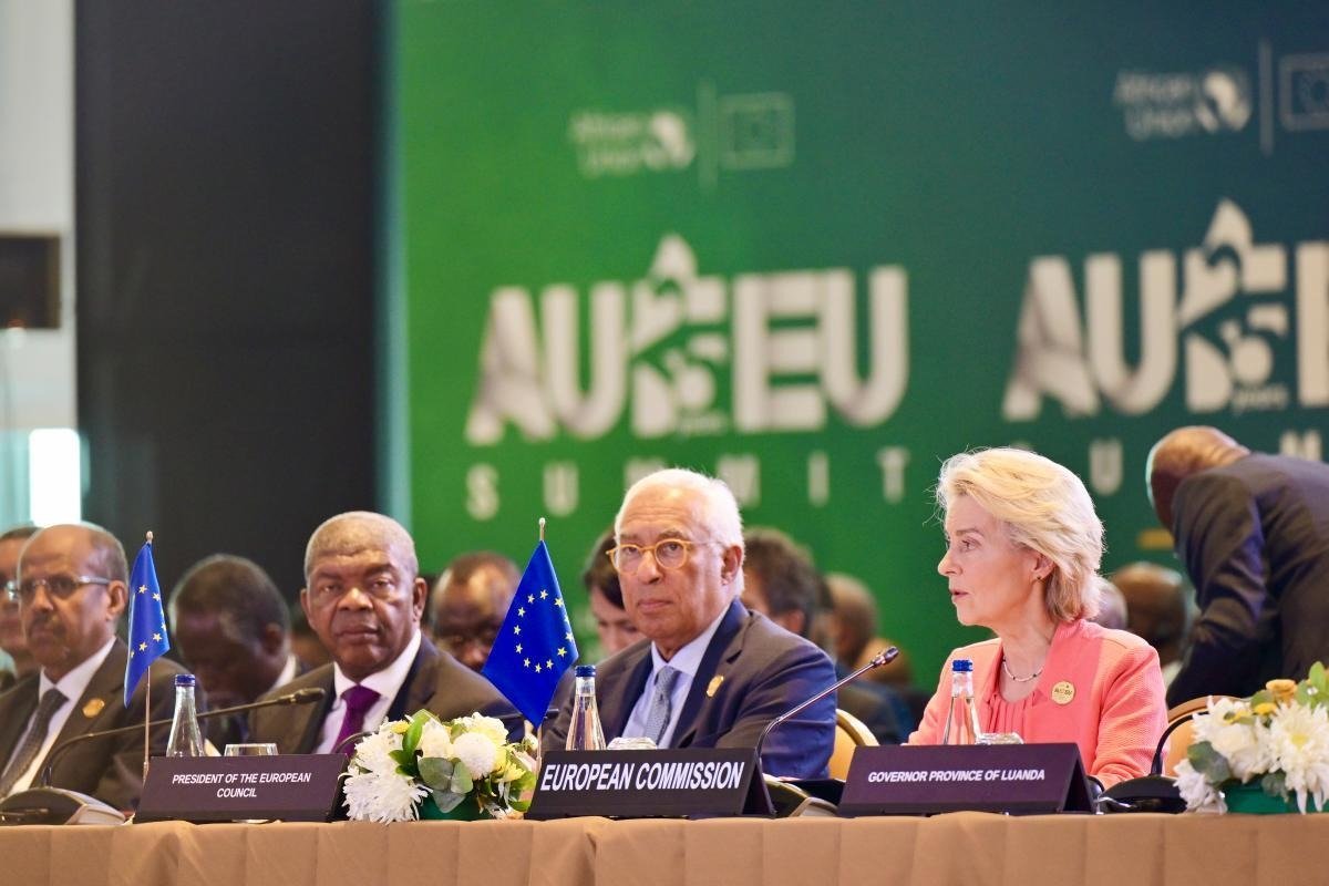 A successful EU and <a href="/_AfricanUnion/">African Union</a> Summit concluded in Angola 🇦🇴 adopting a strong Joint Declaration.

A powerful message that EU &amp; Africa are partnering to deliver on Peace, Security, Prosperity, Multilateralism &amp; Mobility. #AUEU25

Read full declaration: shorturl.at/nvWyF