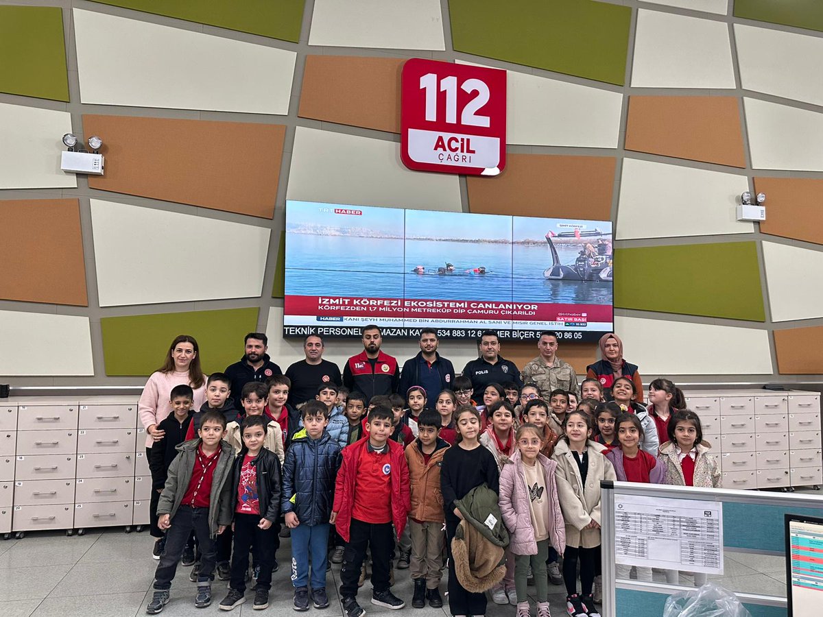 Mardin112acm's tweet image. 112 Acil Çağrı Numarası tanıtım faaliyeti kapsamında kurumumuzu ziyaret eden Artuklu Nur Mah. TOKİ İlkokulu öğrencilerine acil durumda 112’nin tek numara olduğu anlatıldı ve 112 temalı promosyonlar dağıtıldı. @TC_icisleri @Mardin_Valiligi @iletisim @illeridaresi @112teknumara
