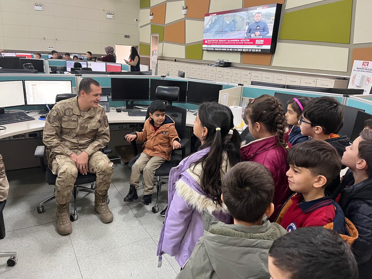 Mardin112acm's tweet image. 112 Acil Çağrı Numarası tanıtım faaliyeti kapsamında kurumumuzu ziyaret eden Artuklu Nur Mah. TOKİ İlkokulu öğrencilerine acil durumda 112’nin tek numara olduğu anlatıldı ve 112 temalı promosyonlar dağıtıldı. @TC_icisleri @Mardin_Valiligi @iletisim @illeridaresi @112teknumara