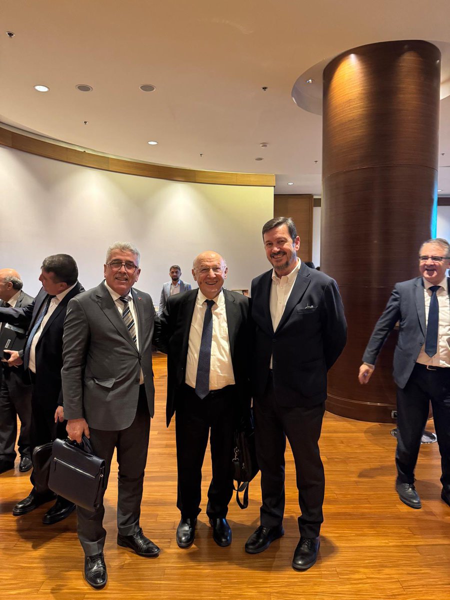 Dünya Çelik üreticileri başkanı sayın Uğur Dalbeler , Türkiye Demir Çelik Üreticileri Derneği Genel Sekreteri Sayın Veysel Yayan beyefendi ile sektörle alakalı verimli bir toplantı gerçekleştirdik.