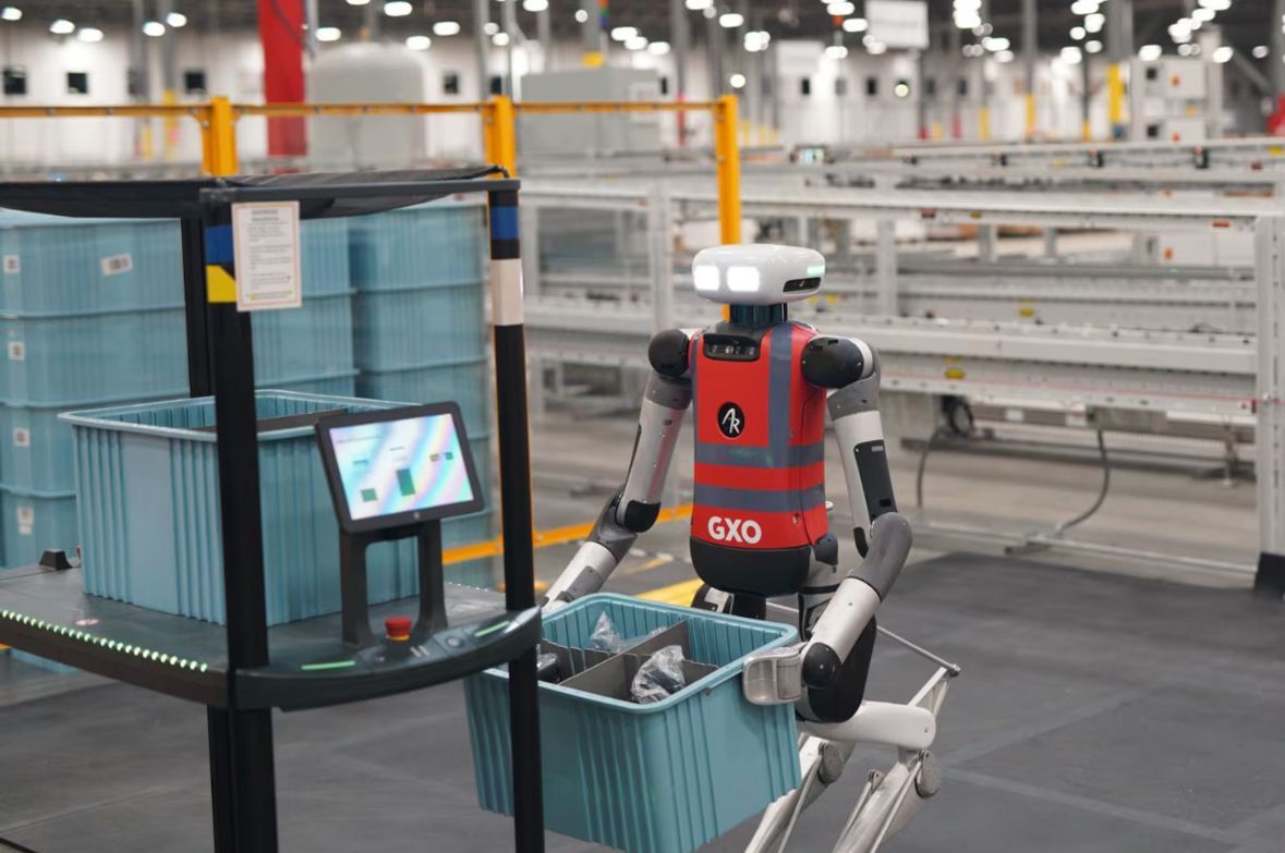 JeromeMONANGE's tweet image. #Tech et logistique : Les robots 🤖 humanoïdes Digit d&apos;Agility Robotics ont transporté plus de 100 000 bacs dans un entrepôt du logisticien GXO 

buff.ly/EIdGjHr