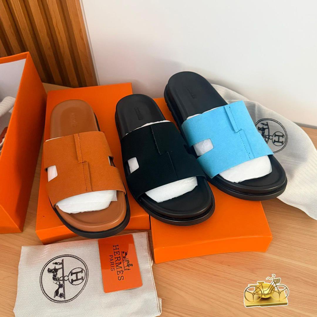 Sliders_Hub's tweet photo. Shop luxury!🛍️

Prices (NGN)
Frame 1 : 50k (size 40-46)
Frame 2 : 68k (size 40-45)
Frame 3 : 50k (size 40-46)
Frame 4 : 18k each

Full Packaging! 📦

Nationwide Delivery! 🚚 🇳🇬 

💬: Click link in bio to order via WhatsApp https://t.co/fA6gw6rSOV