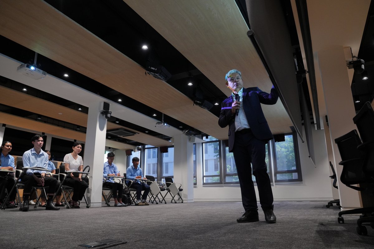 KRTribunal's tweet image. On 26 November 2025, the Extraordinary Chambers in  (ECCC) hosted a visit from 13 third-year International Law students from the National University of Management (NUM), joined by an intern from the Cambodian Legal Training Center.
#ECCC #NUM #LegalTraining #InternationalLaw