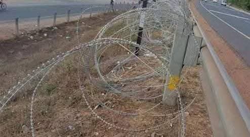 JspBVMNaresh's tweet image. ఒరేయ్ ఐదు రూపాయలు ఆర్టిస్టులు..
 పవన్ కళ్యాణ్ గారు పరదాలు కట్టుకుని తిరిగారని ప్రచారం చేస్తున్నారు..
 అధికారం చేతిలో ఉంది కదా అని పవన్ కళ్యాణ్ అనే వ్యక్తిని అదుపు చేయాలని చూశాడు మీ జగన్మోహన్ రెడ్డి. అలాంటి టైం లోనే ఎవరు ఎటువైపు నుండి వచ్చి దాడి చేస్తారో... అనే భయం కూడా లేకుండా…