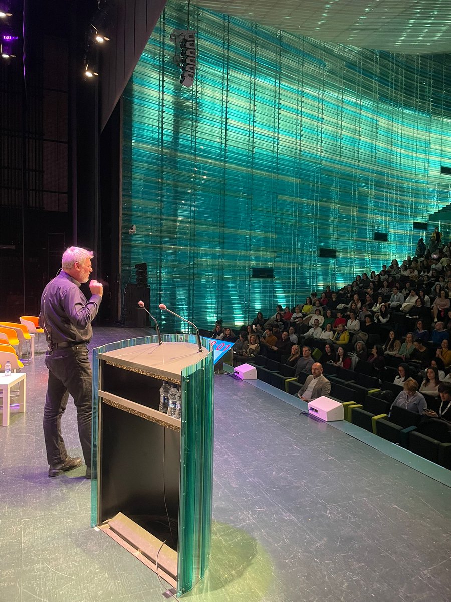 inclusivarm's tweet image. Arranca el segundo día del #IICongresoBienestarEmocional con la intervención de @DavidBueno33 sobre “Cerebro, emoción y arte para el bienestar” @Educarm @CPRRegionMurcia