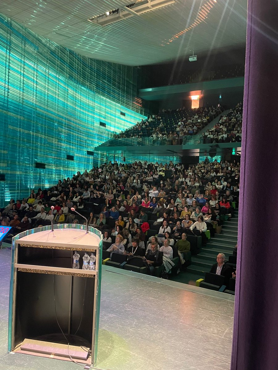 inclusivarm's tweet image. Arranca el segundo día del #IICongresoBienestarEmocional con la intervención de @DavidBueno33 sobre “Cerebro, emoción y arte para el bienestar” @Educarm @CPRRegionMurcia