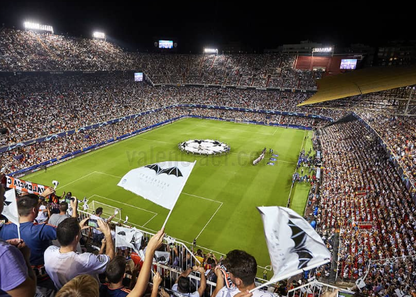 😔Ayer viendo partidos Champions caí en la cuenta que Mestalla no va a volver a tener noches mágicas europeas(ni si quiera en la Europa League o la Conference regalada).  

Políticos cómplices, no quiero ver a ninguno llorando cuando derriben Mestalla. sempremestalla.com
+