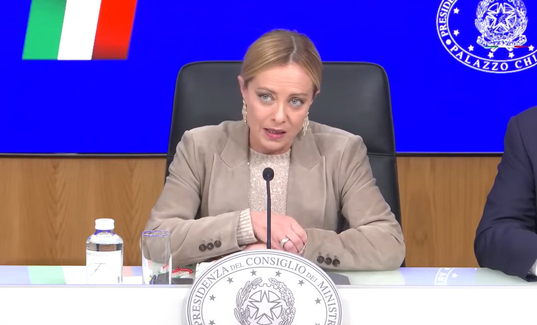 classcnbc's tweet image. #Manovra, le nuove tasse per banche e assicurazioni previste dalla legge di Bilancio non devono ricadere sui clienti finali: un emendamento del Pd al ddl Bilancio prevede che Ivass e Antitrust potranno fare accertamenti a campione sugli operatori per evitare la traslazione dei