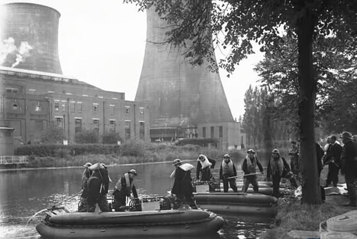The Northampton cooling towers, demolished in 1979, stood alongside the river Nene (pronounced Nen) opposite Midsummer Meadow swimming baths.