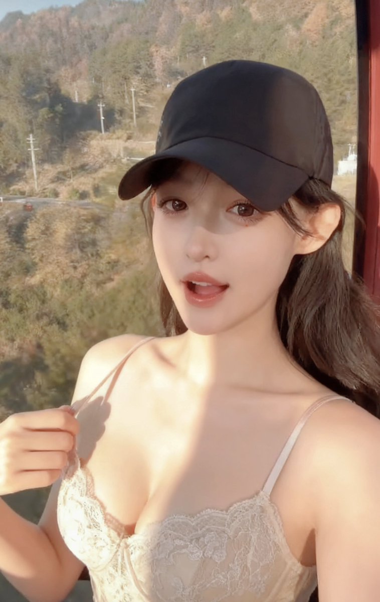 徒步加爬山，感受大自然的馈赠
走不动了，坐一小段缆车
#反差 #抖m #徒步 #天柱山