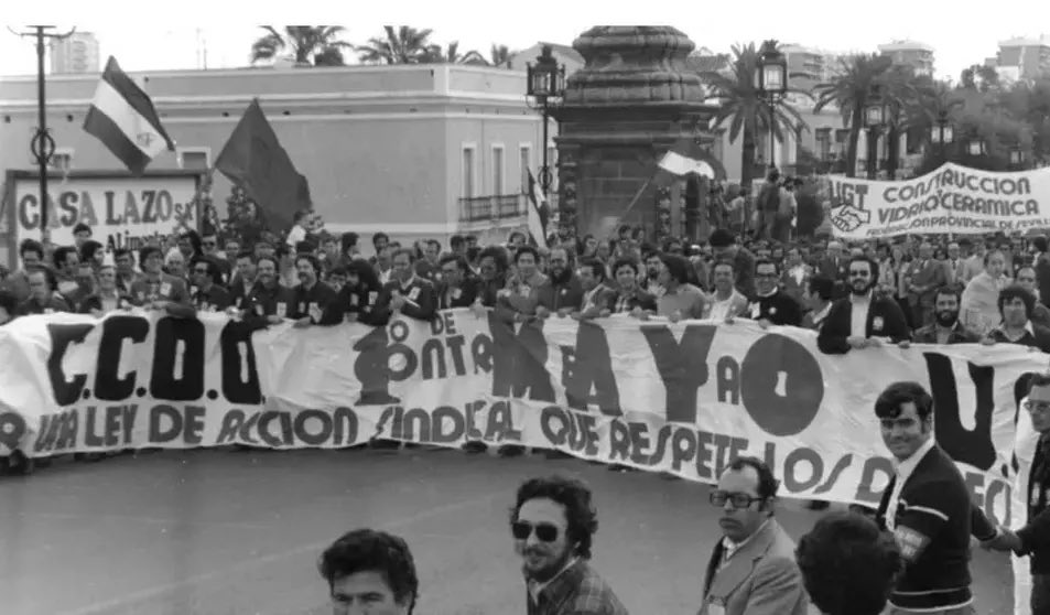 Sindicalismo: recuperar el espíritu de 1975 nuevatribuna.es/articulo/socie… via <a href="/nuevatribuna/">nuevatribuna.es #Igualdad</a>