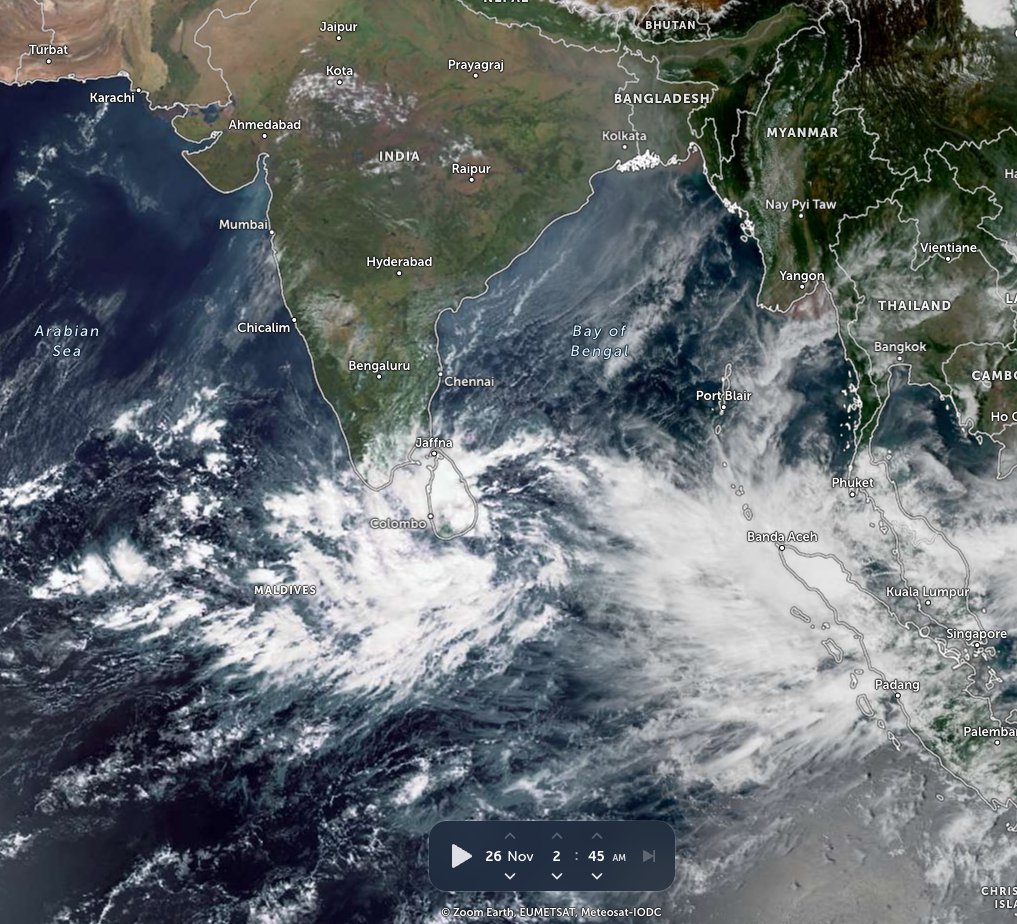 jnmet's tweet image. Cyclonic Storm #Senyar has formed in the Strait of Malacca &amp;amp; will remain slow-moving with heavy rain in #Sumatra, #Malaysia &amp;amp; #Singapore through Friday. A well-marked low will continue to bring heavy rain to #SriLanka into Friday, then SE #India Friday into Monday.