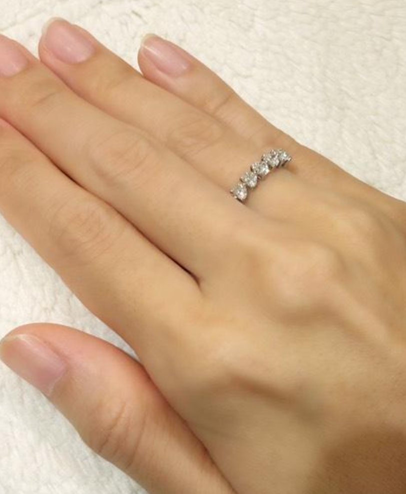 埼玉県のお客様に7石で1カラットのハートシェイプダイヤモンドハーフ